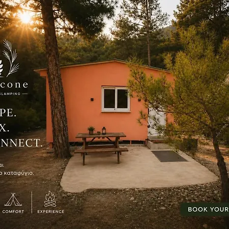 Pinecone Luxury Glamping בית נופש