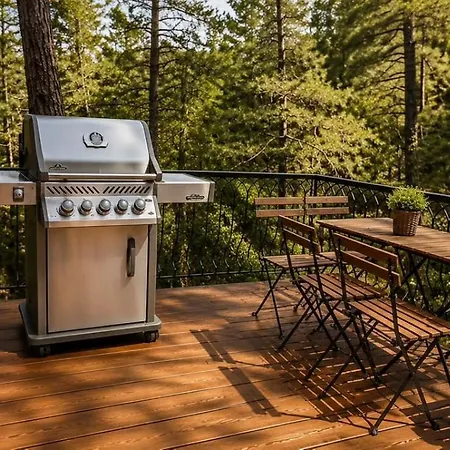 Pinecone Luxury Glamping Louvaras