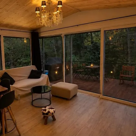 בית נופש Pinecone Luxury Glamping *