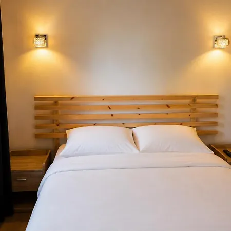בית נופש Pinecone Luxury Glamping Louvaras