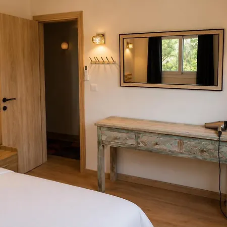 Pinecone Luxury Glamping * Louvaras